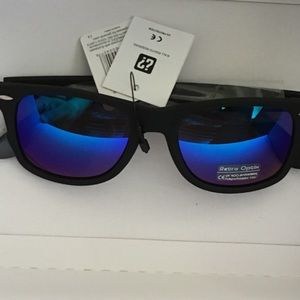BNWT Matte Black Wayfarer Sunglasses